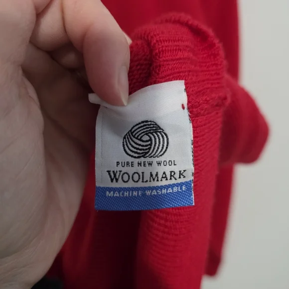 Vintage Straven Bright Red Ribbed Wool Cardigan with Gold Buttona - Picture 3 of 9